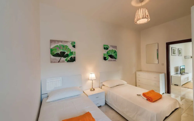 The Hillock North B9