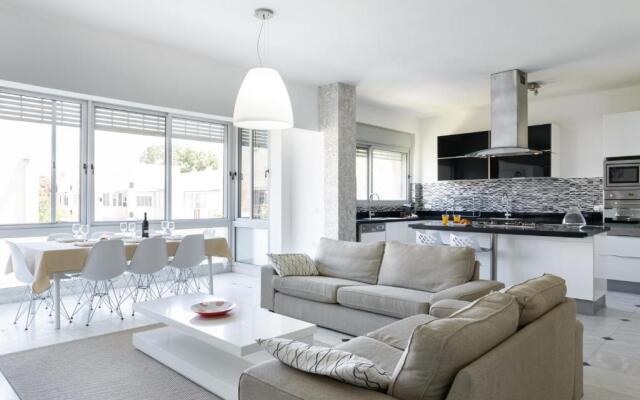 Frishman 3 Bedrooms Apartment