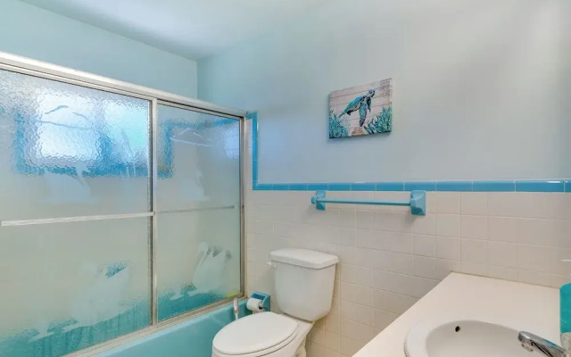 Waterfront Okeechobee Getaway w/ Backyard Dock!