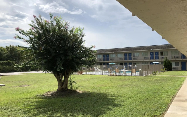 Motel 6 Clute, TX