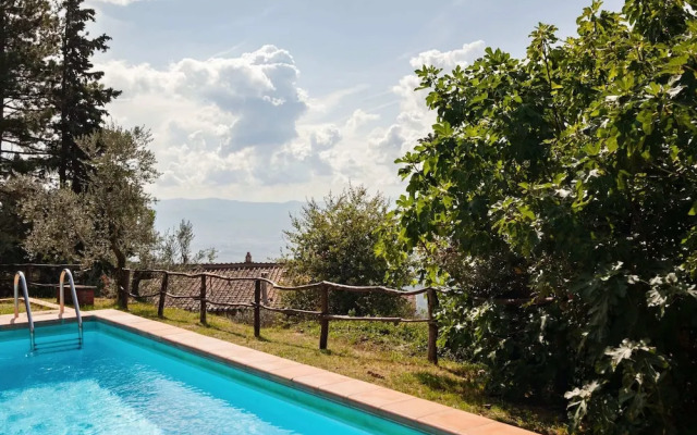 Hillside Retreat With a View