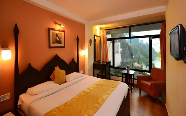 Hotel Himalaya – Guest Rooms – Nainital