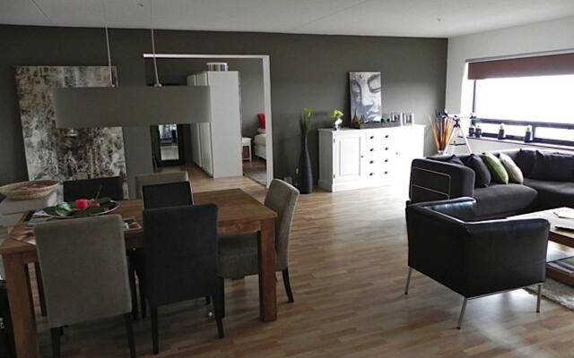 Amazing Apartment on 38th floor 768