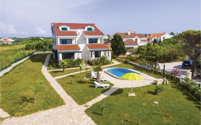 Three-Bedroom Apartment in Privlaka