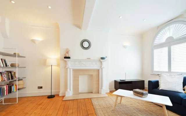 Bright and Airy 3 Bedroom Near Trafalgar Square
