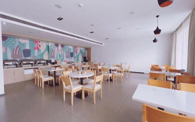 Hanting Hotel Dunhua Railway Station