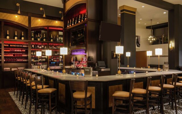 DoubleTree by Hilton Youngstown Downtown