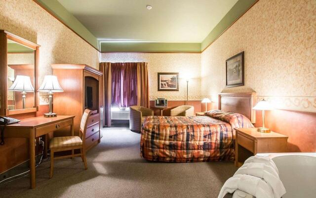 Econo Lodge Inn & Suites