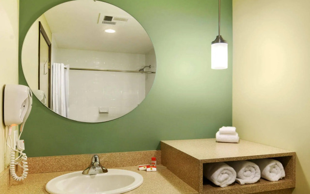 Super 8 by Wyndham Kapuskasing