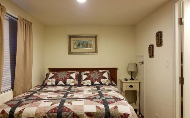 Mendelbaum Winery Guest Cabins