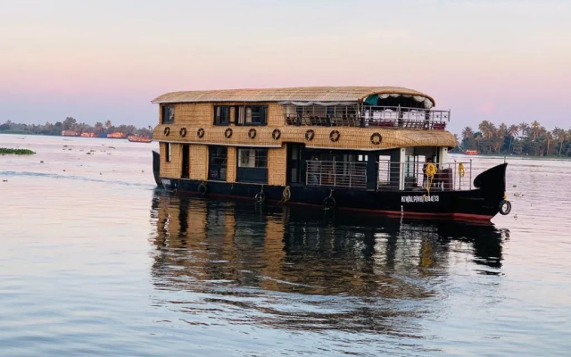 Private Houseboats