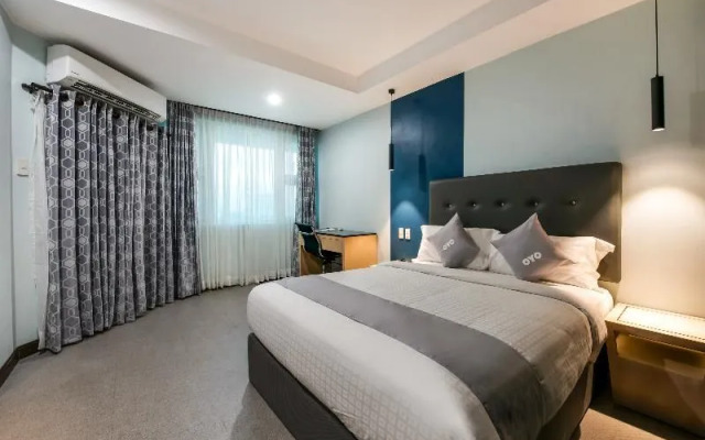 Oyo 207 Bay Area Suites Near Philippine General Hospital