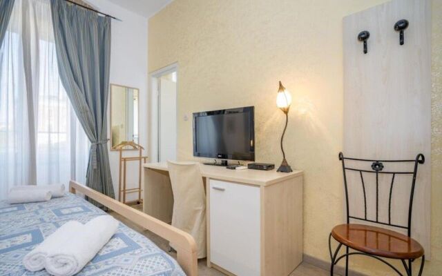 Apartments and Rooms Villa Rossella 2