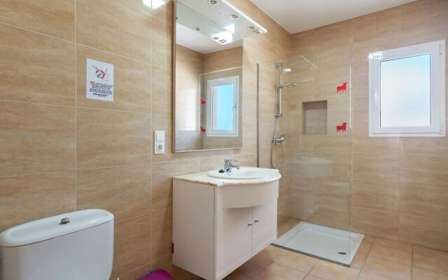 Fancy Holiday Home by the Sea in Calpe With Pool