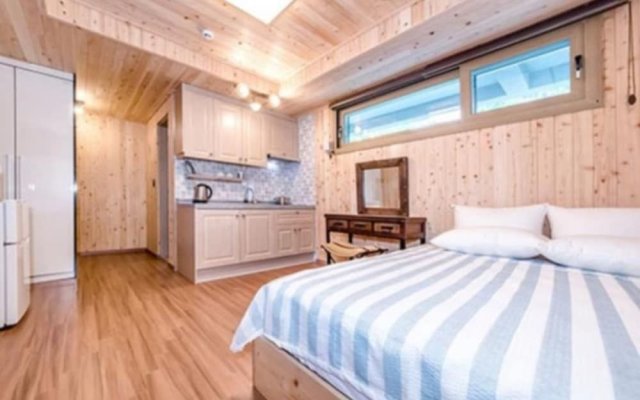 Jeju Dongbackdongsan Pension