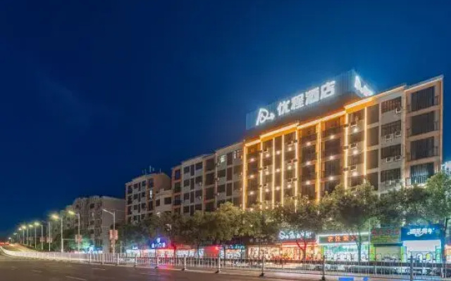 Unitour Hotel (Guilin Jinshan Square Lingui Pedestrian Street)