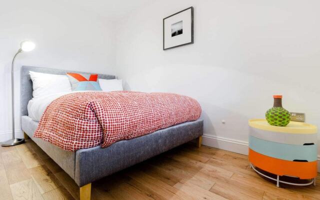Aylie's Awesome 2 Bed Flat in Dalston