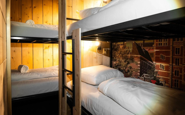 Amsterdam Teleport Hotel