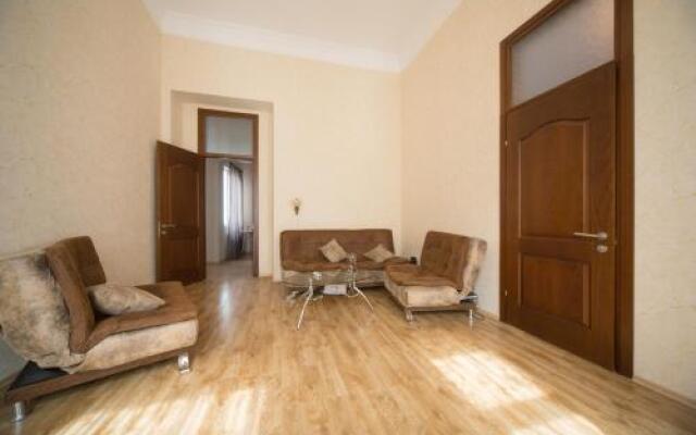 Cozy Apartment at Rustaveli Avenue