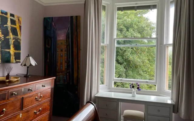 Beautifully Lit Airy 1-bed Apartment in Liverpool