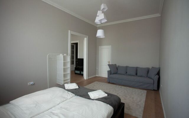 RiverView CityCenter Apartment