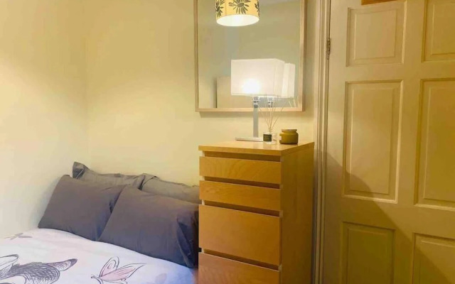 Immaculate 6-bed House in Coventry