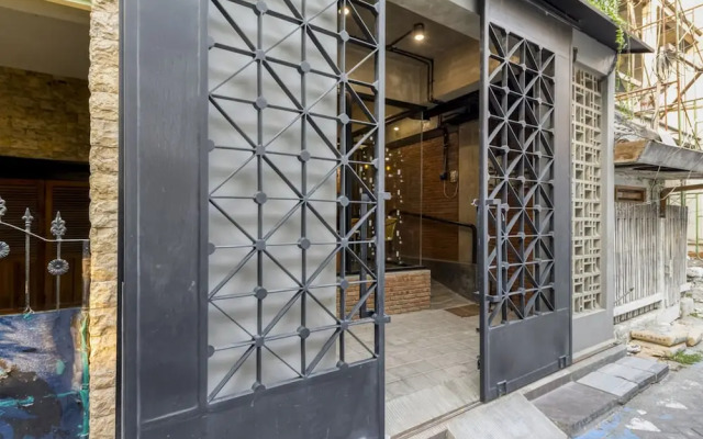 KoolKost near Tunjungan Plaza - Caters to Women