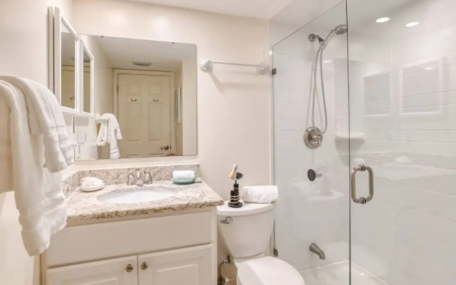 Ocean and Racquet 8110