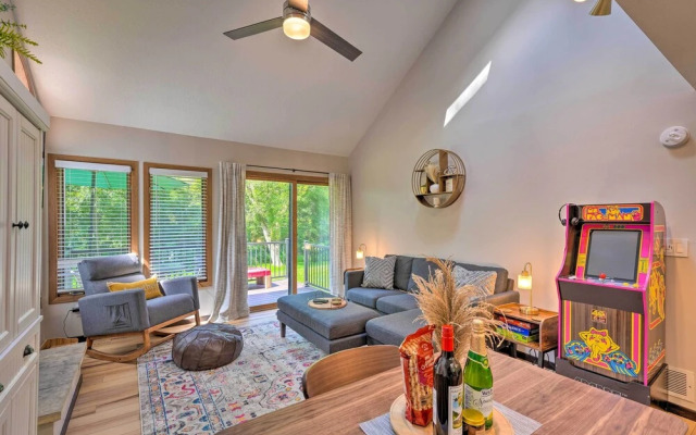 Family-friendly Galena Townhome w/ Community Pools