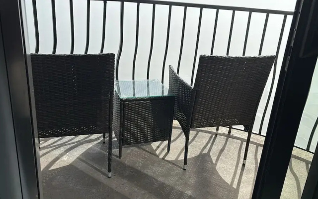 Luxury 3BR at Palms by Hosteeva