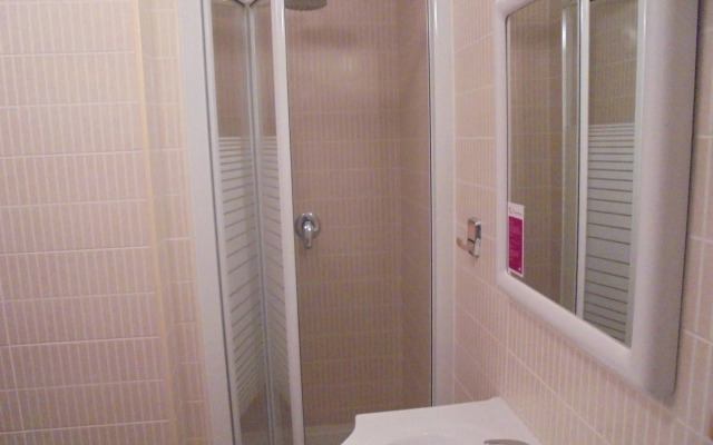 Lagos City Center Guest House & Hostel