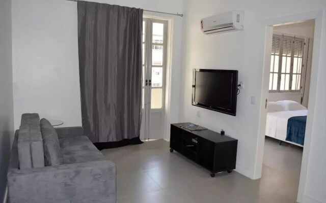 Apartment in Copacabana for up to 4 People 100m From the Beach Cavirio Nsc1003