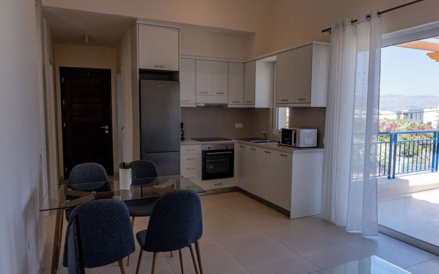 Phaedrus Living: Seaside Thalassa Cretan 201