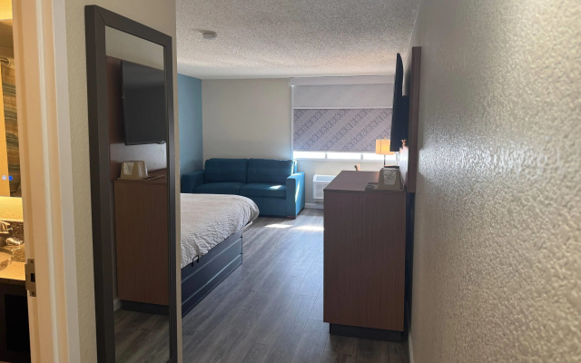Days Inn & Suites By Wyndham Festus