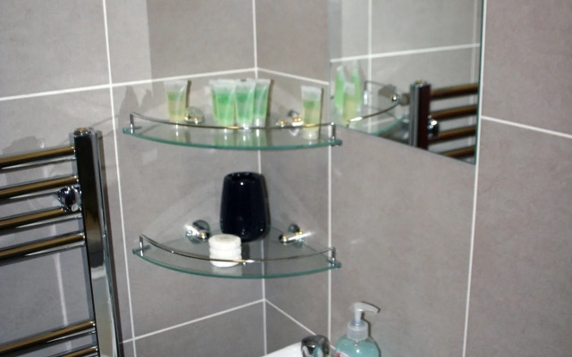 Hogg & Mitchells Apartments