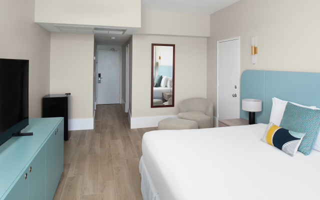 Sherry Frontenac Oceanfront Hotel - Image 5