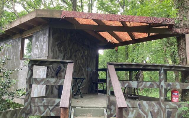 Unique off Grid Tree-house Stay in oak Woodland