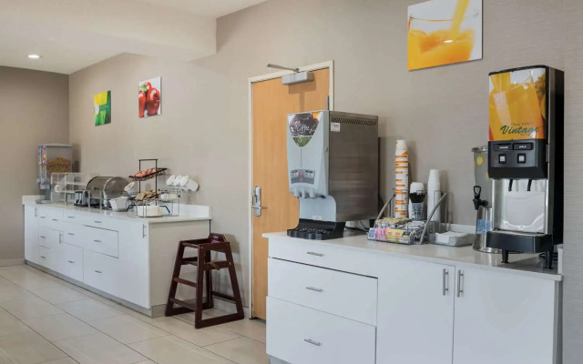 Sonesta Essential Hotels & Suites Kansas City/Blue Springs