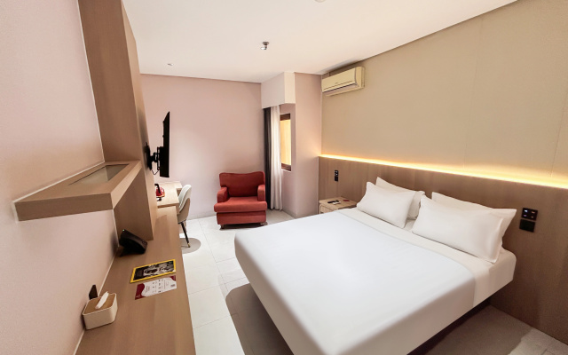 Capital O 203 Prasada Mansion Sudirman