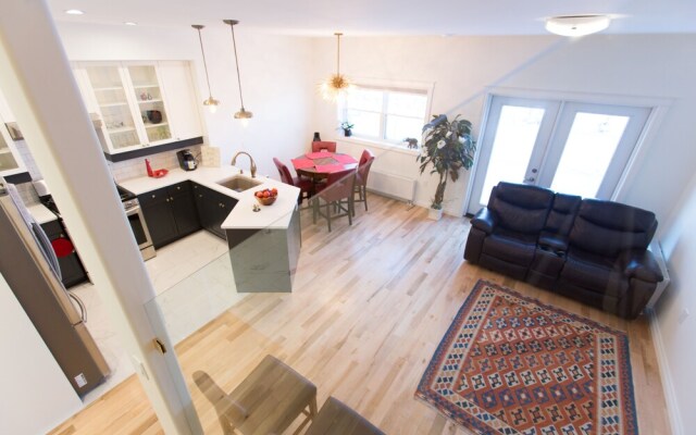 Aurora Deluxe Vacation Guest House