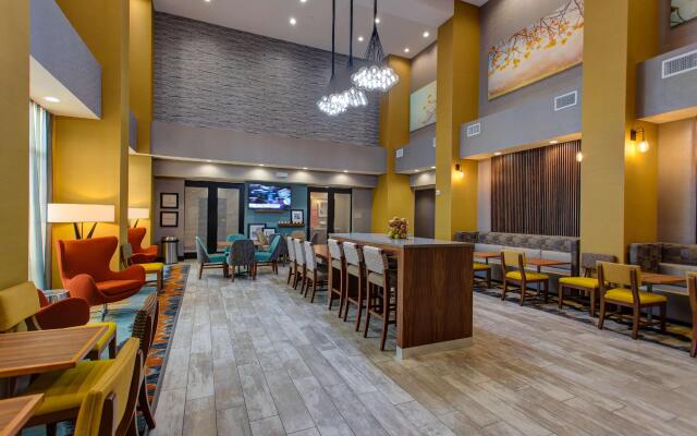 Hampton Inn & Suites Wichita/Airport