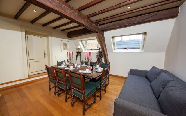 Unique Apartment In Historic Mansion