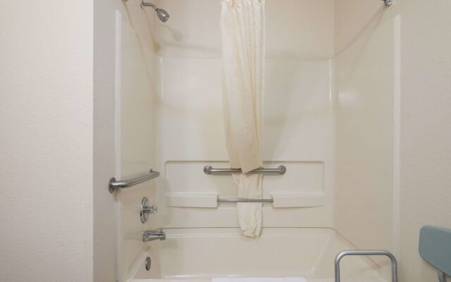 Econo Lodge Grand Forks