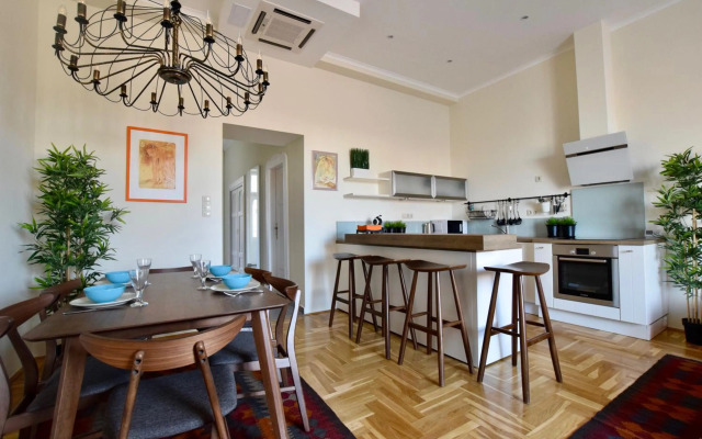 Luxury Apartment by Hi5 - Király street Suite