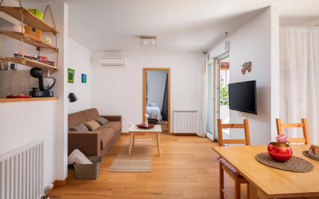 Modern apt With Terrace 4 min Walk to the Beach