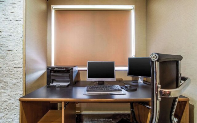 Baymont Inn & Suites Fairborn