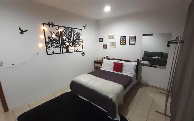 Suite climatizada, ao lado da praca principal