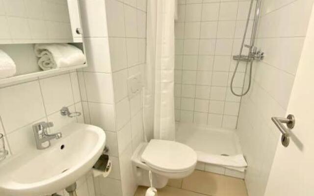 Modern, bright and spacious 3 bedrooms 2 bathrooms