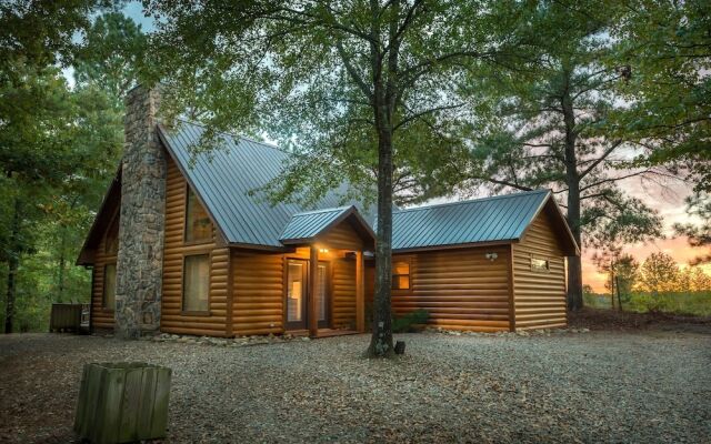 Okehi Pine Cabin With Wood Burning Fireplace and Outdoor Hot Tub by Redawning