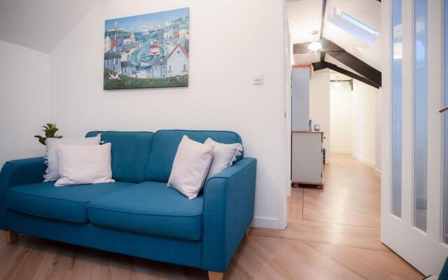 The Penthouse At The Mews - 2 Bedroom Apartment - Tenby
